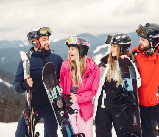 How to Snowboard group-of-snowboarders-and-skiiers